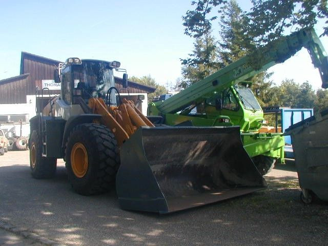 Liebherr L556 2plus2 - Колесен товарач: снимка 1 Liebherr L556 2plus2 - Колесен товарач: снимка 1