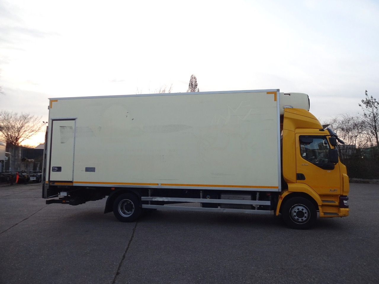 DAF LF 230, 12 T, LBW, Türen, Klima, Automat, Kamera - Рефрижератор камион: снимка 4 DAF LF 230, 12 T, LBW, Türen, Klima, Automat, Kamera - Рефрижератор камион: снимка 4