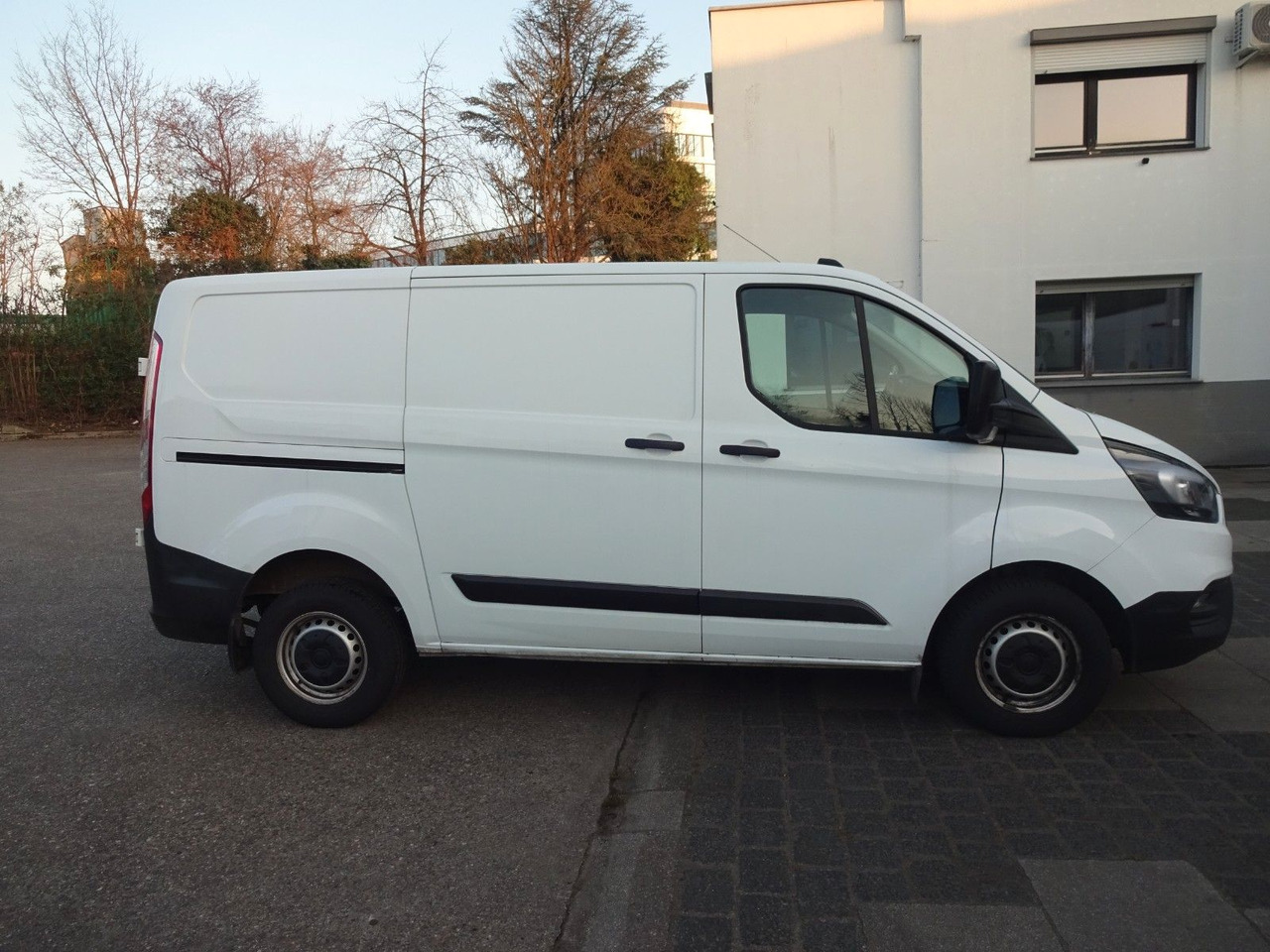 Ford Transit Custom Kasten 280 L1H1, PDC - Товарен бус: снимка 4 Ford Transit Custom Kasten 280 L1H1, PDC - Товарен бус: снимка 4
