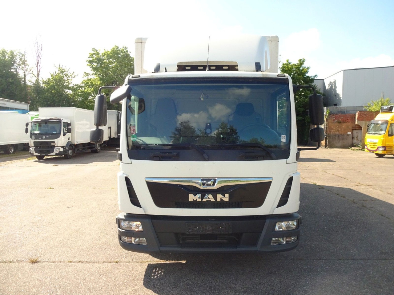 MAN MAN TGL 8.190, Koffer, LBW, Kamera, Luft, AHK - Камион фургон: снимка 2 MAN MAN TGL 8.190, Koffer, LBW, Kamera, Luft, AHK - Камион фургон: снимка 2
