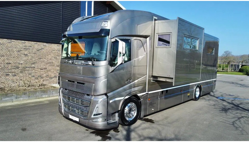 Volvo Motorhome Pop-out - Garage - 4.780KM - New condition FH 540 - Кемпер: снимка 2 Volvo Motorhome Pop-out - Garage - 4.780KM - New condition FH 540 - Кемпер: снимка 2