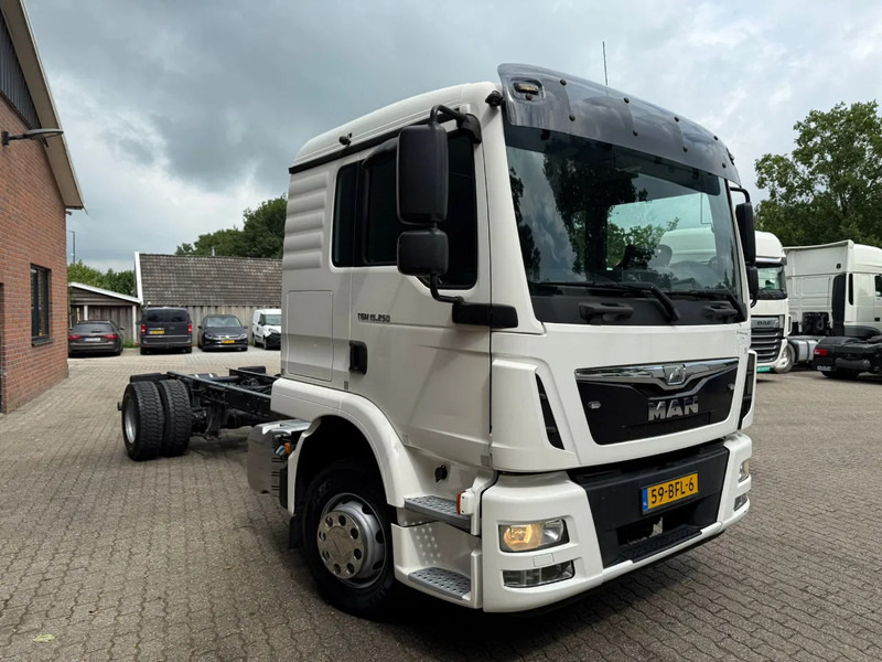 MAN TGM TGM 15.250 4X2 Chassis, Airco, 526.460 KM, Slaapcabine - Шаси кабина: снимка 4 MAN TGM TGM 15.250 4X2 Chassis, Airco, 526.460 KM, Slaapcabine - Шаси кабина: снимка 4