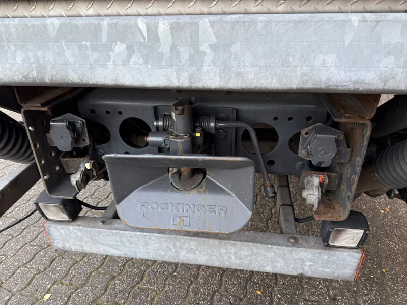 Mercedes-Benz Antos 1930 Frigoblock Dual temp 3 compartiments LBW AHK 319.640KM EURO 6 NL Truck! - Изотермичен камион: снимка 5 Mercedes-Benz Antos 1930 Frigoblock Dual temp 3 compartiments LBW AHK 319.640KM EURO 6 NL Truck! - Изотермичен камион: снимка 5