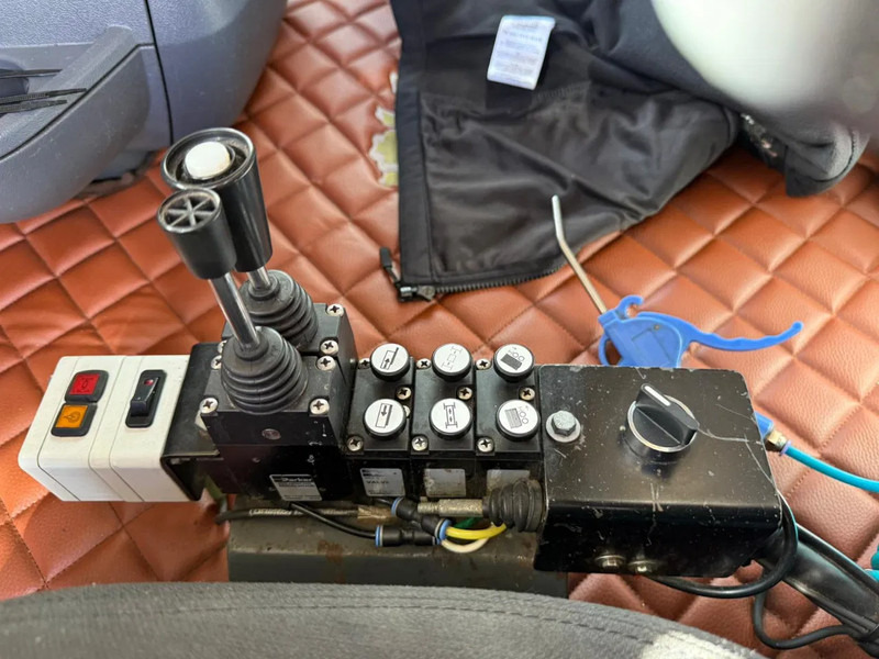 Scania R560 V8 6X2 VDL Haakarm AHK NL Truck - Мултилифт с кука камион: снимка 3 Scania R560 V8 6X2 VDL Haakarm AHK NL Truck - Мултилифт с кука камион: снимка 3