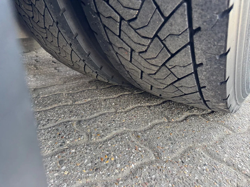 Влекач Mercedes-Benz Actros 2545 6X2 Gigaspace Gestuurde voorloopas NL Truck 327.240KM: снимка 10