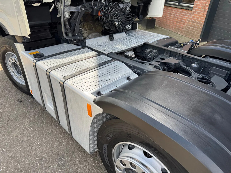 Влекач Mercedes-Benz Actros 2545 6X2 Gigaspace Gestuurde voorloopas NL Truck 327.240KM: снимка 5