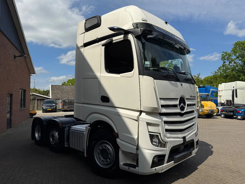 Mercedes-Benz Actros 2545 6X2 Gigaspace Gestuurde voorloopas NL Truck 327.240KM - Влекач: снимка 2 Mercedes-Benz Actros 2545 6X2 Gigaspace Gestuurde voorloopas NL Truck 327.240KM - Влекач: снимка 2
