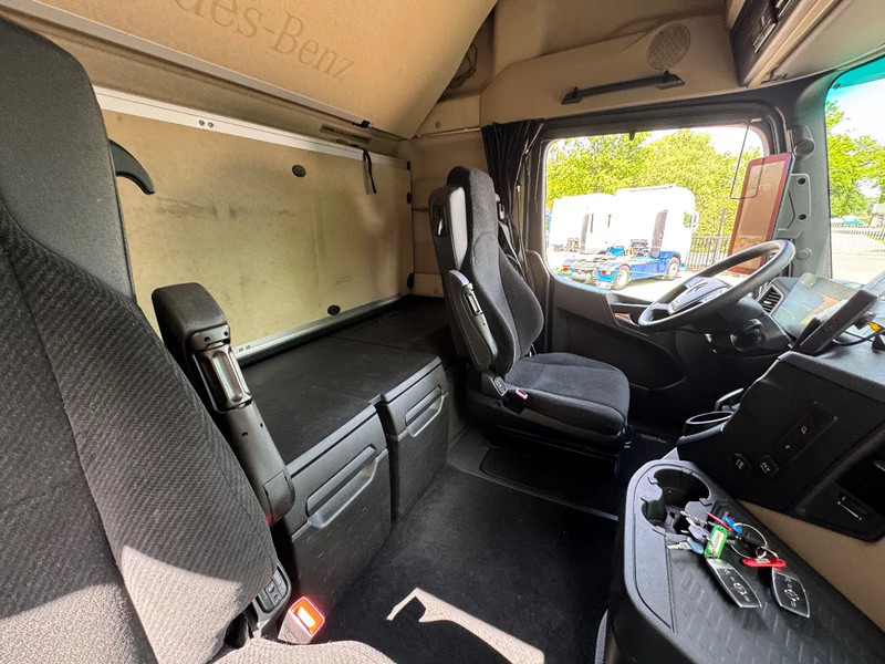 Влекач Mercedes-Benz Actros 2545 6X2 Gigaspace Gestuurde voorloopas NL Truck 327.240KM: снимка 9