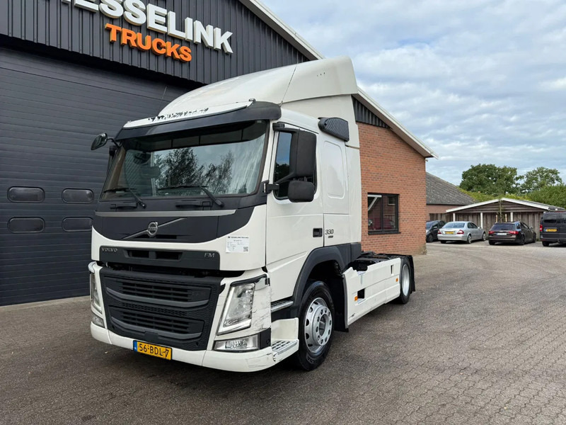 Volvo FM 330 Slaapcabine Side skirts NL Truck APK/TUV 05-2026 - Влекач: снимка 1 Volvo FM 330 Slaapcabine Side skirts NL Truck APK/TUV 05-2026 - Влекач: снимка 1