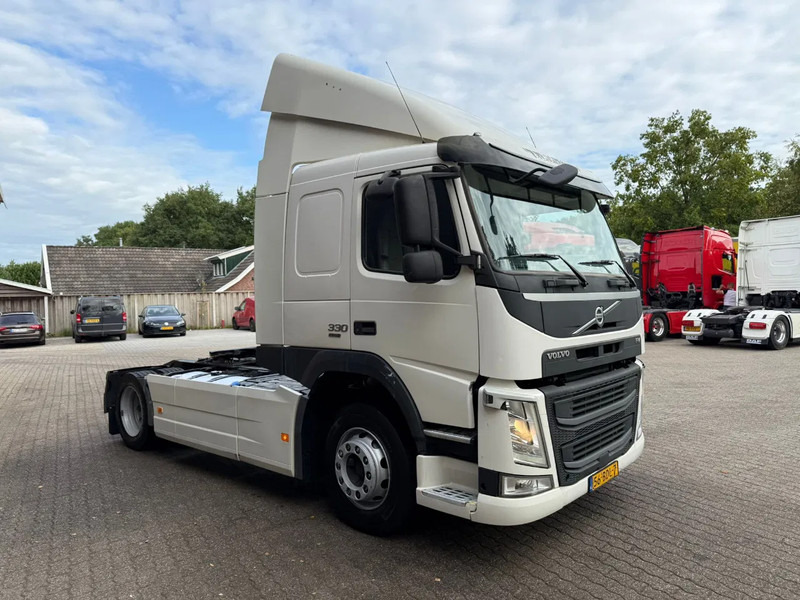 Volvo FM 330 Slaapcabine Side skirts NL Truck APK/TUV 05-2026 - Влекач: снимка 2 Volvo FM 330 Slaapcabine Side skirts NL Truck APK/TUV 05-2026 - Влекач: снимка 2