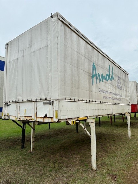 Ackermann-Fruehauf Wechselpritsche mit Bordwänden und Plane BDF System 7.150 mm - Брезентова каросерия: снимка 4 Ackermann-Fruehauf Wechselpritsche mit Bordwänden und Plane BDF System 7.150 mm - Брезентова каросерия: снимка 4