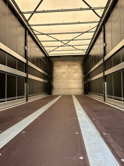 Kögel BDF-System, 7.450 mm lang, Farbe: RAL 9005 schwarz - Брезентова каросерия: снимка 4 Kögel BDF-System, 7.450 mm lang, Farbe: RAL 9005 schwarz - Брезентова каросерия: снимка 4