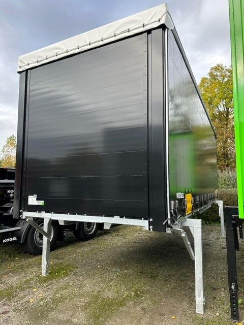 Kögel BDF-System, 7.450 mm lang, Farbe: RAL 9005 schwarz - Брезентова каросерия: снимка 1 Kögel BDF-System, 7.450 mm lang, Farbe: RAL 9005 schwarz - Брезентова каросерия: снимка 1