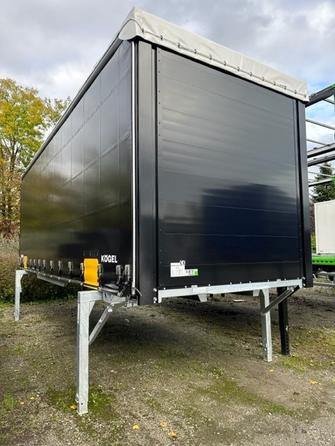 Kögel BDF-System, 7.450 mm lang, Farbe: RAL 9005 schwarz - Брезентова каросерия: снимка 5 Kögel BDF-System, 7.450 mm lang, Farbe: RAL 9005 schwarz - Брезентова каросерия: снимка 5