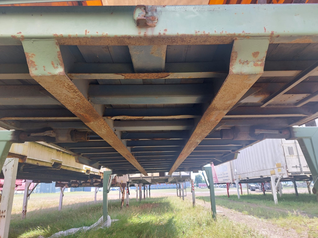 Kögel BDF-System, 7.450 mm lang, Heck: niedrige Türen - Брезентова каросерия: снимка 4 Kögel BDF-System, 7.450 mm lang, Heck: niedrige Türen - Брезентова каросерия: снимка 4