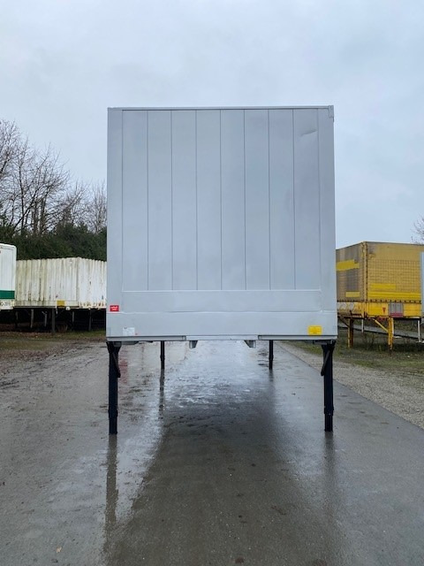 Krone BDF-System 7.450 mm lang, LACK NEU in weißaluminium - Брезентова каросерия: снимка 3 Krone BDF-System 7.450 mm lang, LACK NEU in weißaluminium - Брезентова каросерия: снимка 3