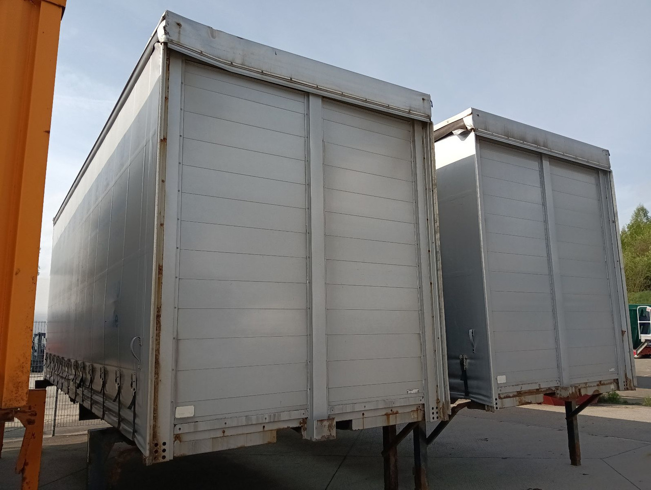 Hofmann 2xWB2205 C745 9/2007 Hubdach,Curtainsider,Edscha Hofmann 2xWB2205 C745 9/2007 Hubdach,Curtainsider,Edscha - Брезентова каросерия: снимка 2 Hofmann 2xWB2205 C745 9/2007 Hubdach,Curtainsider,Edscha Hofmann 2xWB2205 C745 9/2007 Hubdach,Curtainsider,Edscha - Брезентова каросерия: снимка 2