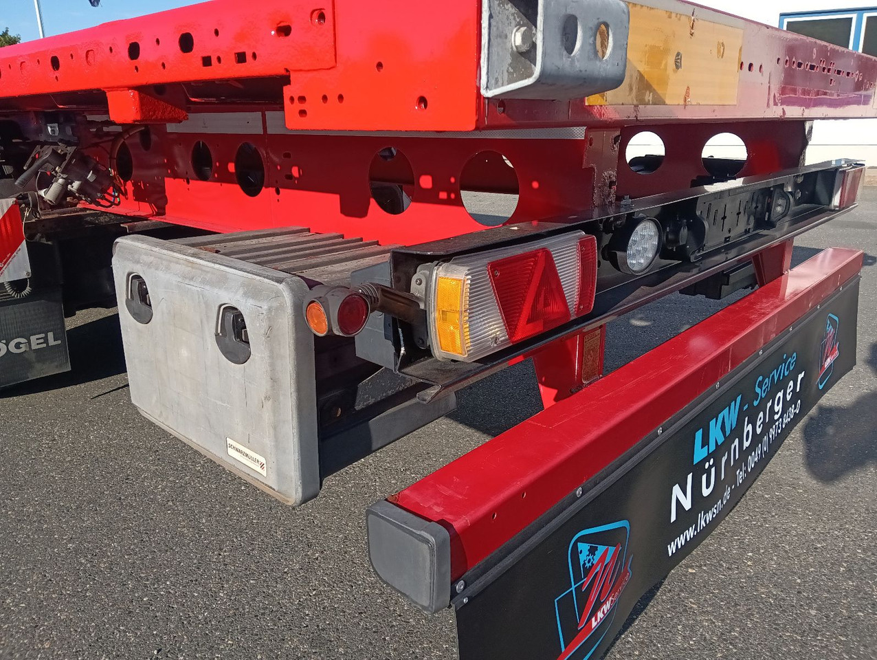 Kögel SN24 Plateau 7xRungen,Palettenkasten, Überbreite - Бордово полуремарке/ Платформа: снимка 5 Kögel SN24 Plateau 7xRungen,Palettenkasten, Überbreite - Бордово полуремарке/ Платформа: снимка 5
