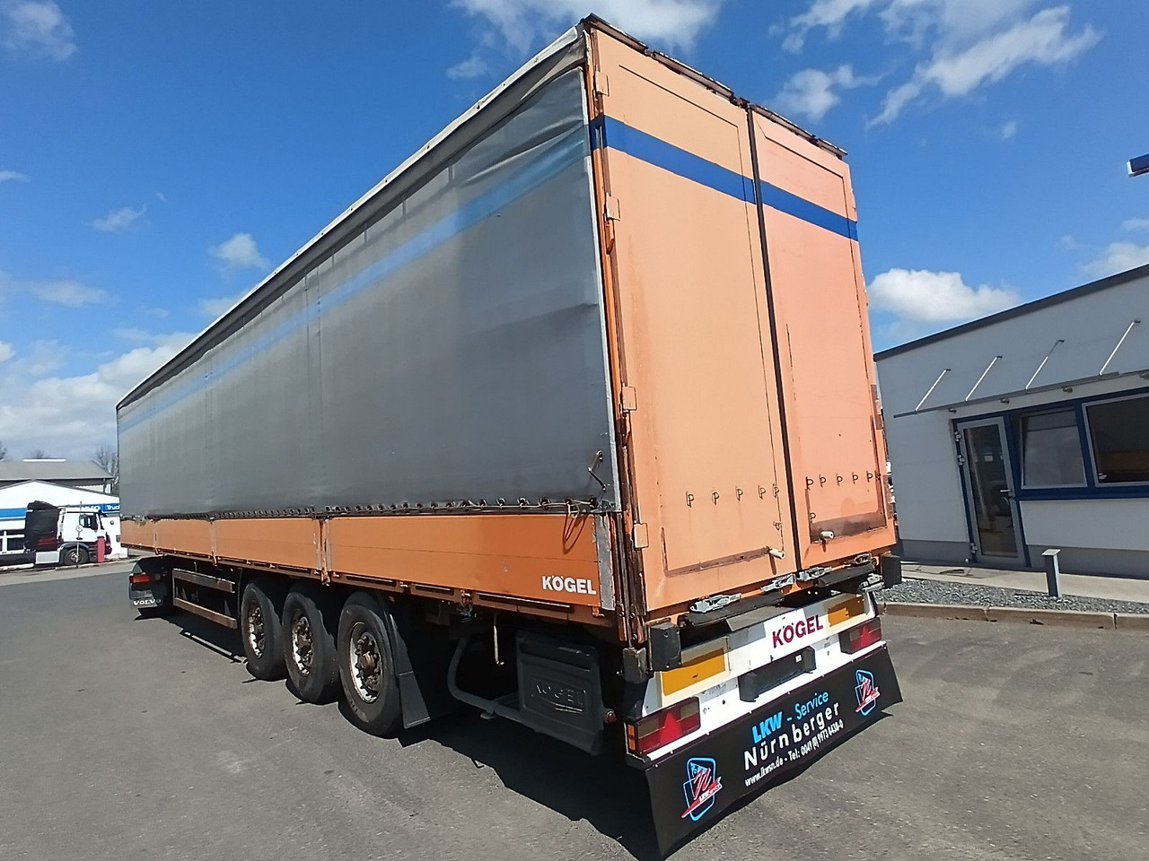 Kögel SN24BORDWANDSIDER EDSCHA BPW Disc Lift Portaltür - Брезентово полуремарке: снимка 2 Kögel SN24BORDWANDSIDER EDSCHA BPW Disc Lift Portaltür - Брезентово полуремарке: снимка 2
