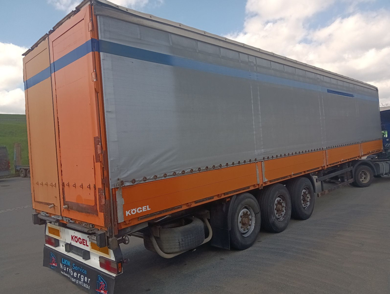 Kögel SN24BORDWANDSIDER EDSCHA BPW Disc Lift Portaltür - Брезентово полуремарке: снимка 5 Kögel SN24BORDWANDSIDER EDSCHA BPW Disc Lift Portaltür - Брезентово полуремарке: снимка 5