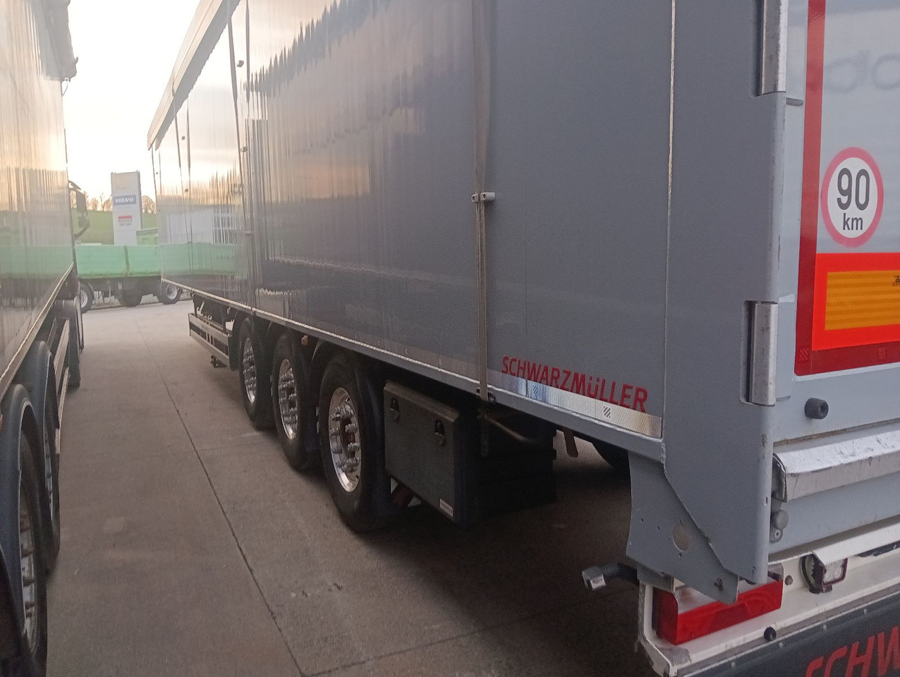Schwarzmüller 3-Achs8mm VollALU -FULL OPTION 91m3 7450kg,ALCOA - С плъзгащ под полуремарке: снимка 5 Schwarzmüller 3-Achs8mm VollALU -FULL OPTION 91m3 7450kg,ALCOA - С плъзгащ под полуремарке: снимка 5