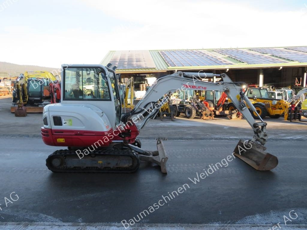 Takeuchi TB 240 - Мини багер: снимка 2 Takeuchi TB 240 - Мини багер: снимка 2