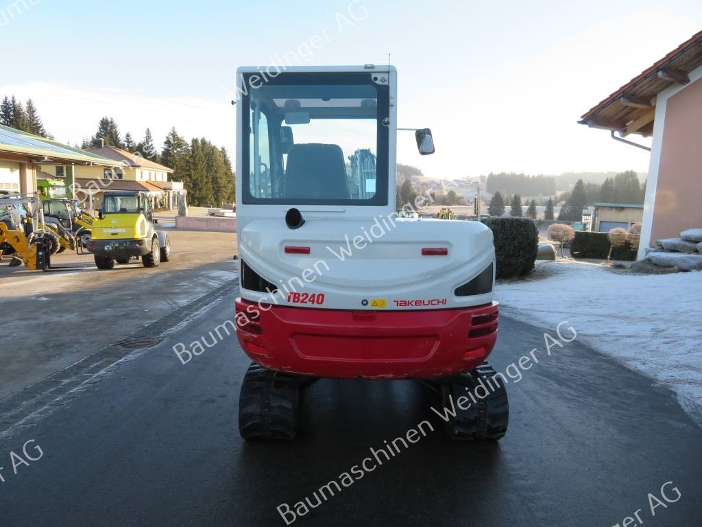 Takeuchi TB 240 - Мини багер: снимка 4 Takeuchi TB 240 - Мини багер: снимка 4