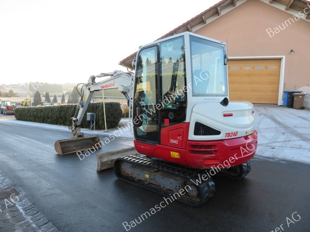 Takeuchi TB 240 - Мини багер: снимка 5 Takeuchi TB 240 - Мини багер: снимка 5