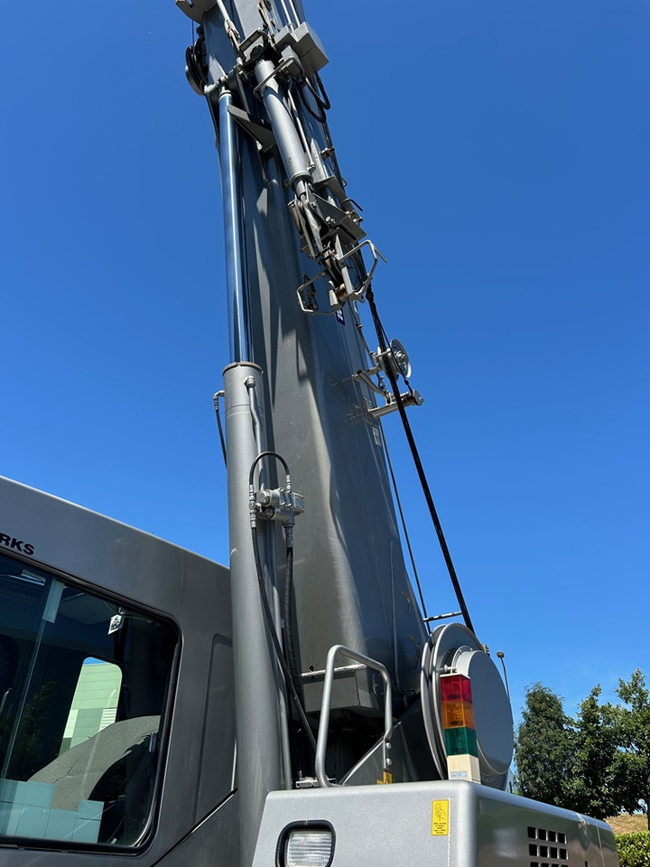 Кран за всякакви терени KATO 13 Ton City Crane with Only 6,822kms and 1,362 hours from New: снимка 27