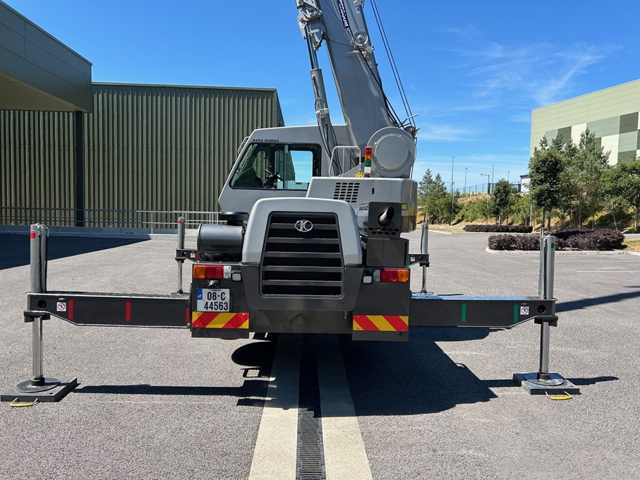 Кран за всякакви терени KATO 13 Ton City Crane with Only 6,822kms and 1,362 hours from New: снимка 18