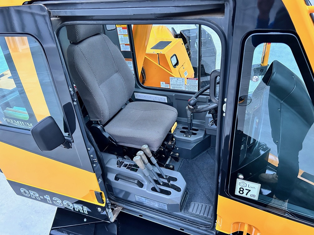 Автокран KATO CR-130Ri - 13 Ton City Crane with Only 8,563 miles from New !!: снимка 33