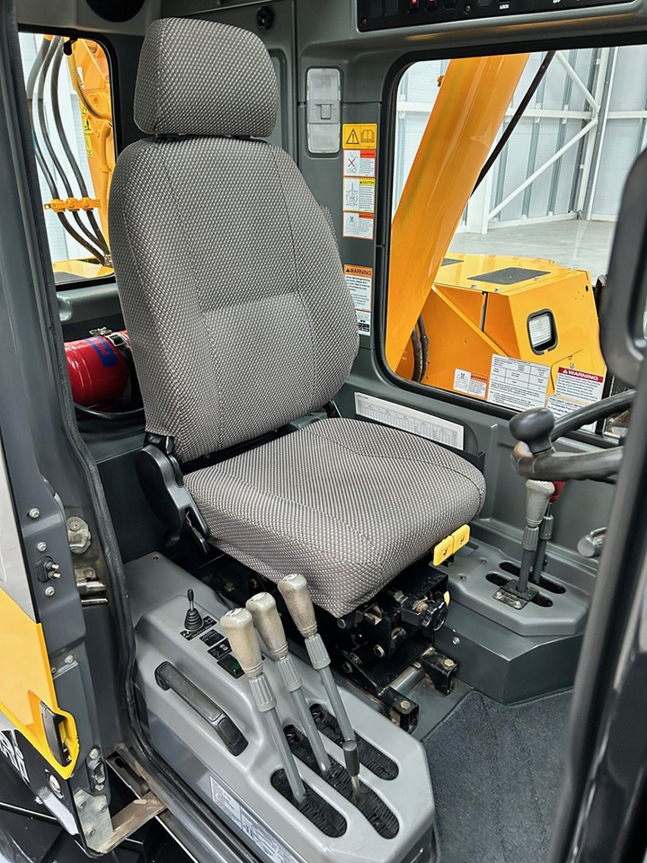 Автокран KATO CR-130Ri - 13 Ton City Crane with Only 8,563 miles from New !!: снимка 34