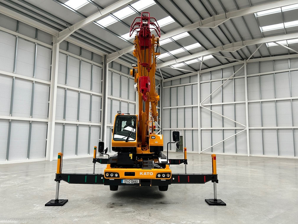 Автокран KATO CR-130Ri - 13 Ton City Crane with Only 8,563 miles from New !!: снимка 20