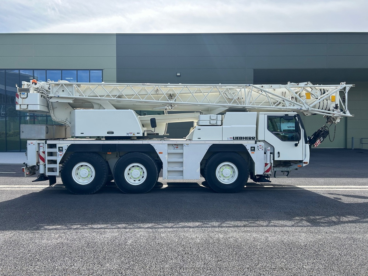 LIEBHERR LTM1055-3.1 - Кран за всякакви терени: снимка 4 LIEBHERR LTM1055-3.1 - Кран за всякакви терени: снимка 4