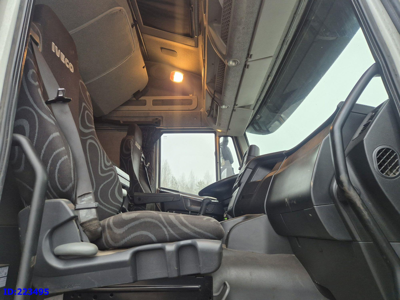 Мултилифт с кука камион IVECO Trakker AT350 8x4 -Full steel - Steering axle: снимка 24 Мултилифт с кука камион IVECO Trakker AT350 8x4 -Full steel - Steering axle: снимка 24