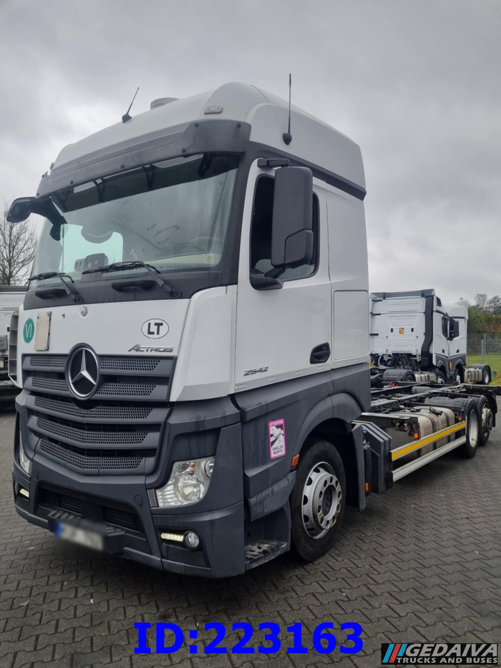 MERCEDES-BENZ Actros 2542 BDF 6x2 Euro6 - Шаси кабина: снимка 2 MERCEDES-BENZ Actros 2542 BDF 6x2 Euro6 - Шаси кабина: снимка 2