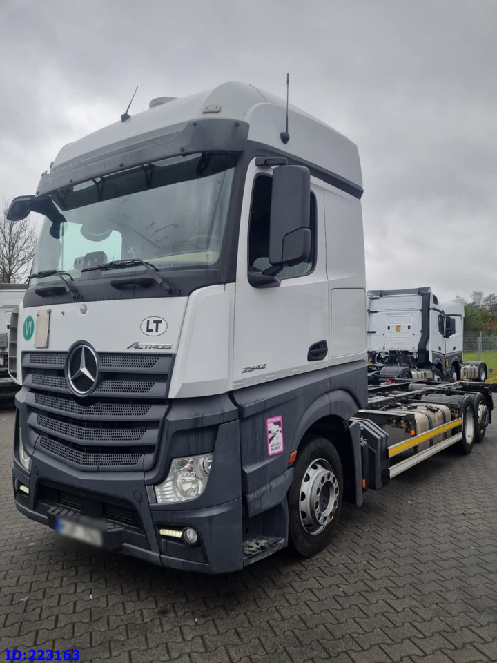 MERCEDES-BENZ Actros 2542 BDF 6x2 Euro6 - Шаси кабина: снимка 2 MERCEDES-BENZ Actros 2542 BDF 6x2 Euro6 - Шаси кабина: снимка 2