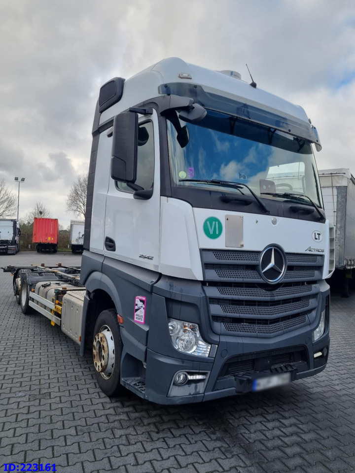 MERCEDES-BENZ Actros 2542 BDF 6x2 Euro6 - Шаси кабина: снимка 2 MERCEDES-BENZ Actros 2542 BDF 6x2 Euro6 - Шаси кабина: снимка 2