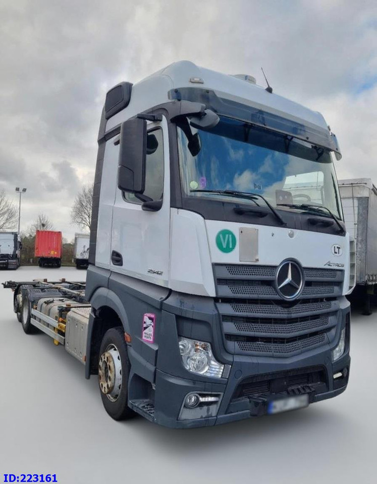 MERCEDES-BENZ Actros 2542 BDF 6x2 Euro6 - Шаси кабина: снимка 2 MERCEDES-BENZ Actros 2542 BDF 6x2 Euro6 - Шаси кабина: снимка 2