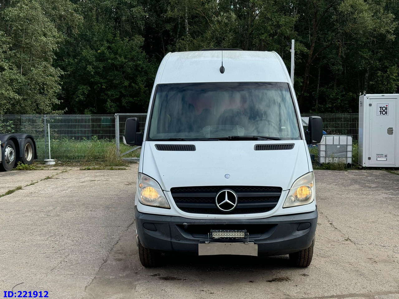 MERCEDES-BENZ Sprinter 518 VIP 17-Place - Туристически автобус: снимка 2 MERCEDES-BENZ Sprinter 518 VIP 17-Place - Туристически автобус: снимка 2