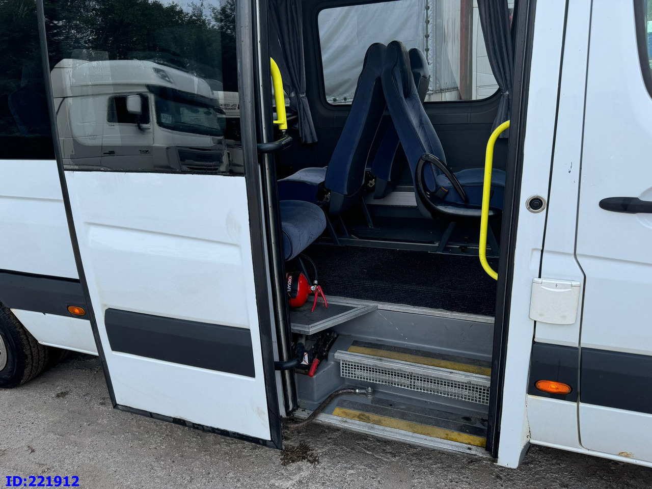 MERCEDES-BENZ Sprinter 518 VIP 17-Place - Туристически автобус: снимка 5 MERCEDES-BENZ Sprinter 518 VIP 17-Place - Туристически автобус: снимка 5