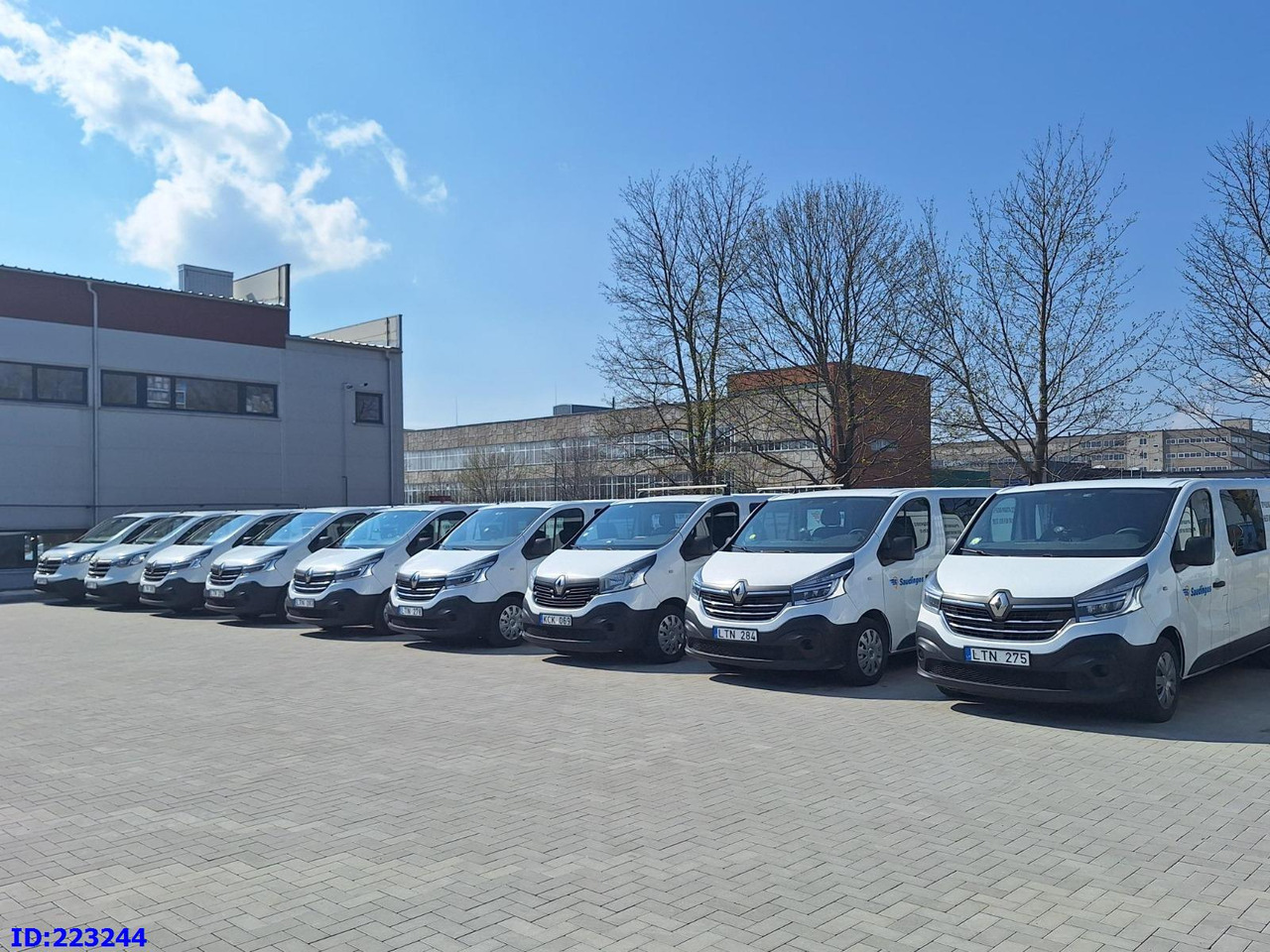 RENAULT Trafic (6pcs. available) - Бус с двойна кабина: снимка 4 RENAULT Trafic (6pcs. available) - Бус с двойна кабина: снимка 4