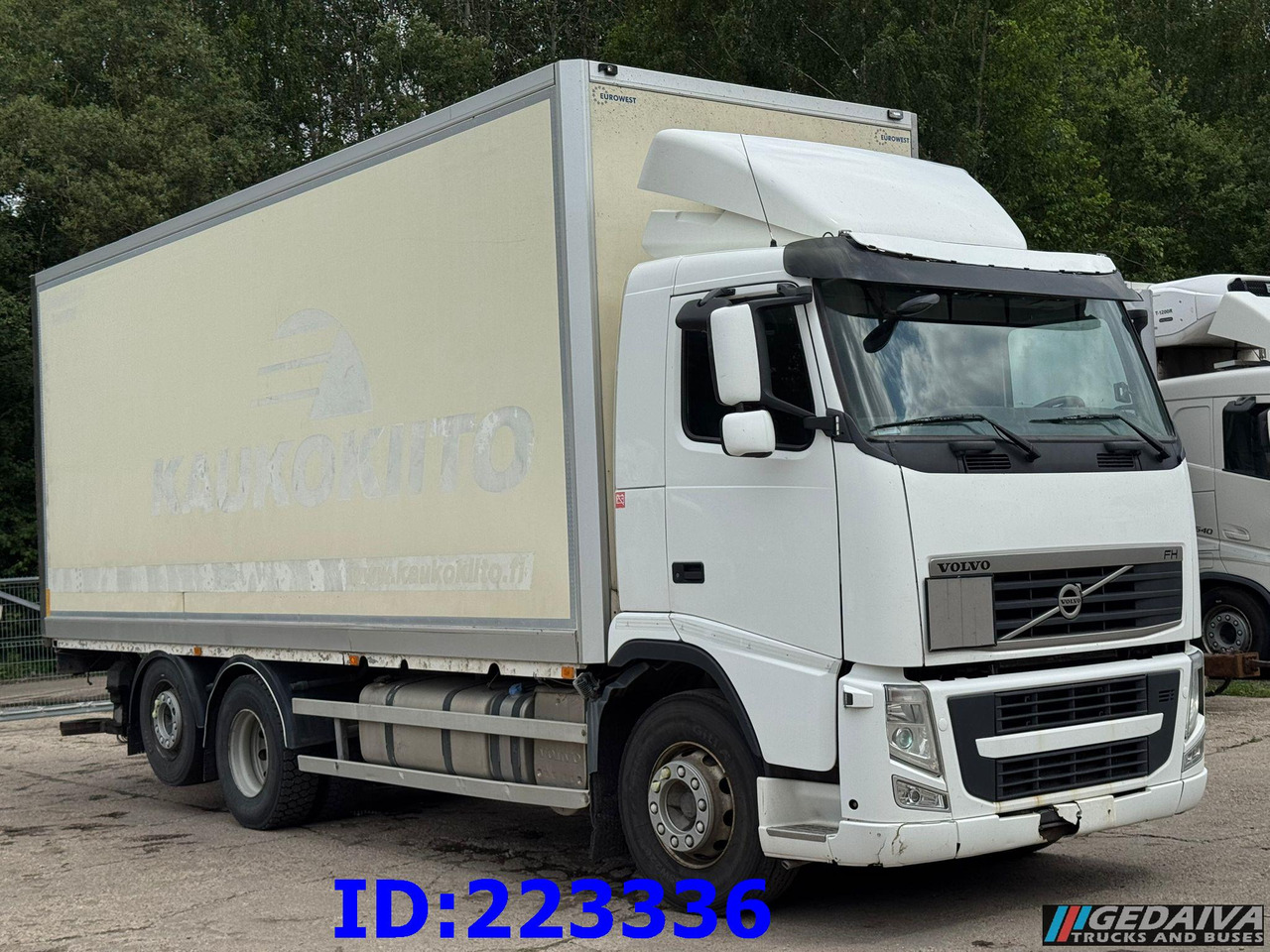 VOLVO FH13 460HP 6x2 OPEN SIDE BOX - Камион фургон: снимка 3 VOLVO FH13 460HP 6x2 OPEN SIDE BOX - Камион фургон: снимка 3