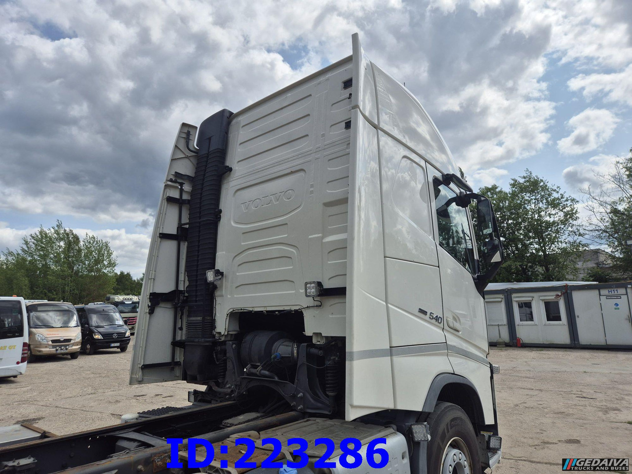 VOLVO FH13 540HP 6x2 (10 tyre) Euro6 - Шаси кабина: снимка 4 VOLVO FH13 540HP 6x2 (10 tyre) Euro6 - Шаси кабина: снимка 4