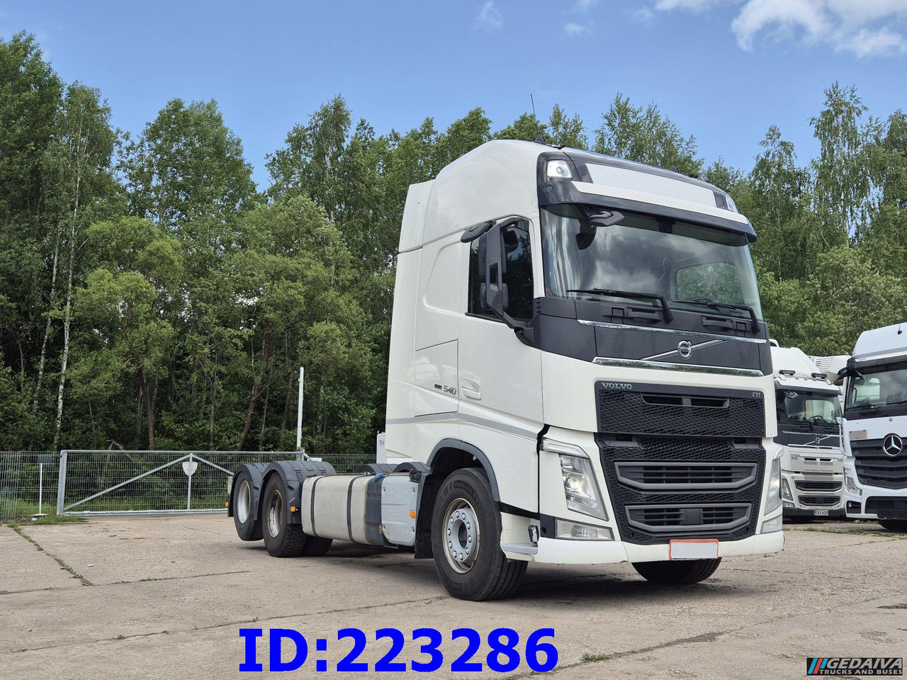 VOLVO FH13 540HP 6x2 (10 tyre) Euro6 - Шаси кабина: снимка 3 VOLVO FH13 540HP 6x2 (10 tyre) Euro6 - Шаси кабина: снимка 3