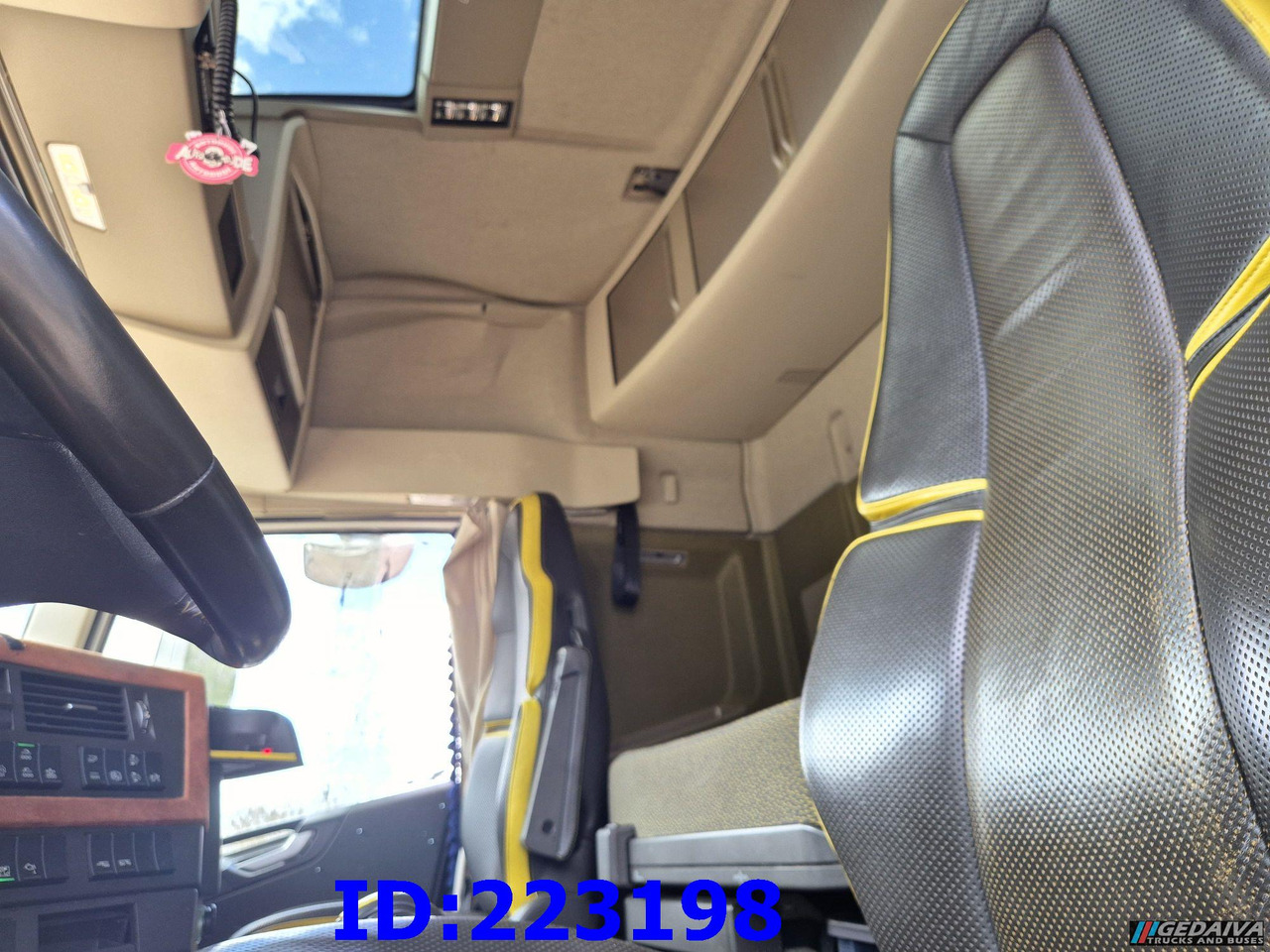 Шаси кабина VOLVO FH16 650HP 8X4 (Steering axle): снимка 11