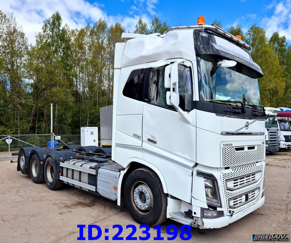 VOLVO FH16 650HP 8X4 (Steering axle) - Шаси кабина: снимка 4 VOLVO FH16 650HP 8X4 (Steering axle) - Шаси кабина: снимка 4