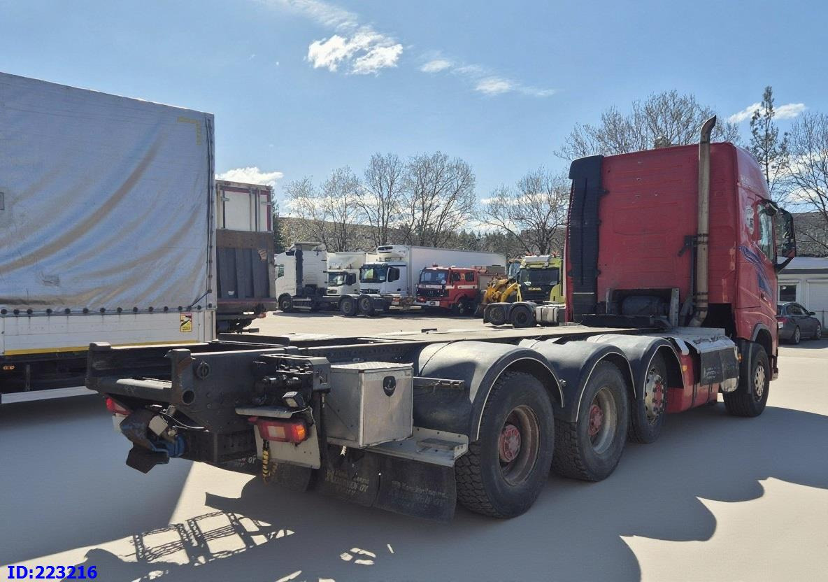 VOLVO FH16 700HP 8X4 Big axle - Шаси кабина: снимка 5 VOLVO FH16 700HP 8X4 Big axle - Шаси кабина: снимка 5