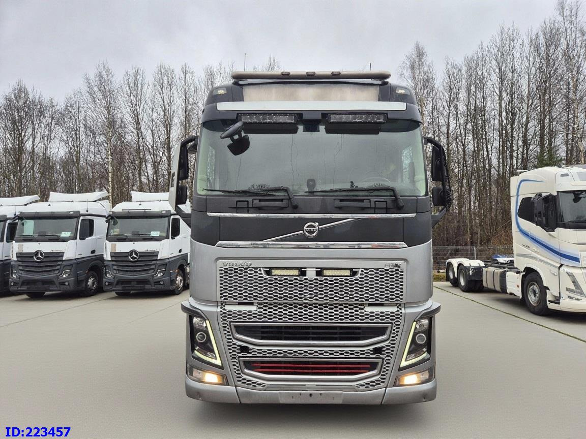 VOLVO FH16 750HP 8x4 Big axles - Камион за дърва: снимка 2 VOLVO FH16 750HP 8x4 Big axles - Камион за дърва: снимка 2