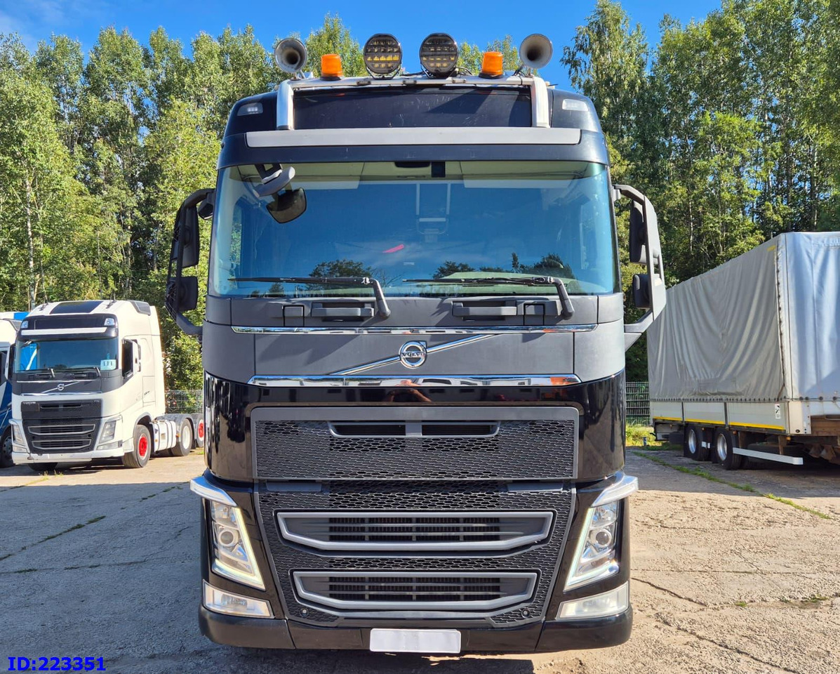 VOLVO FH16 750HP - 8x4-Steering axle - Камион с брезент: снимка 2 VOLVO FH16 750HP - 8x4-Steering axle - Камион с брезент: снимка 2